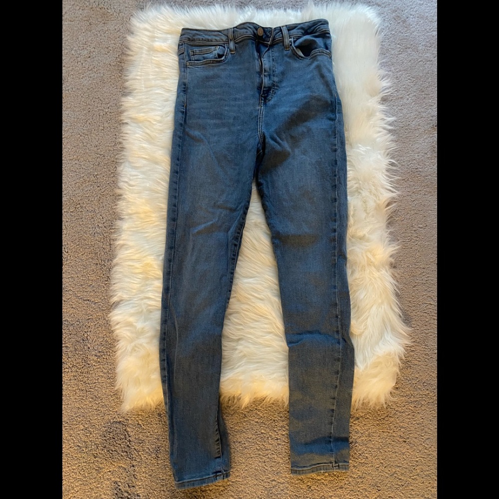 Great pair of high waist jeans